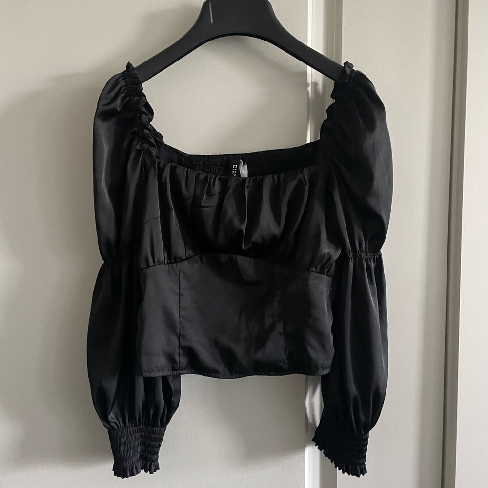 H&M black corset top with puff sleeves